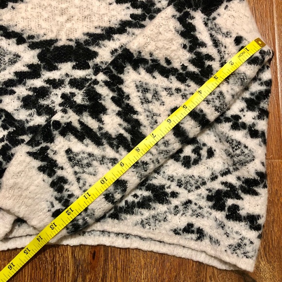 Cliche Couture Cropped Small/Medium Sweater - Picture 10 of 13